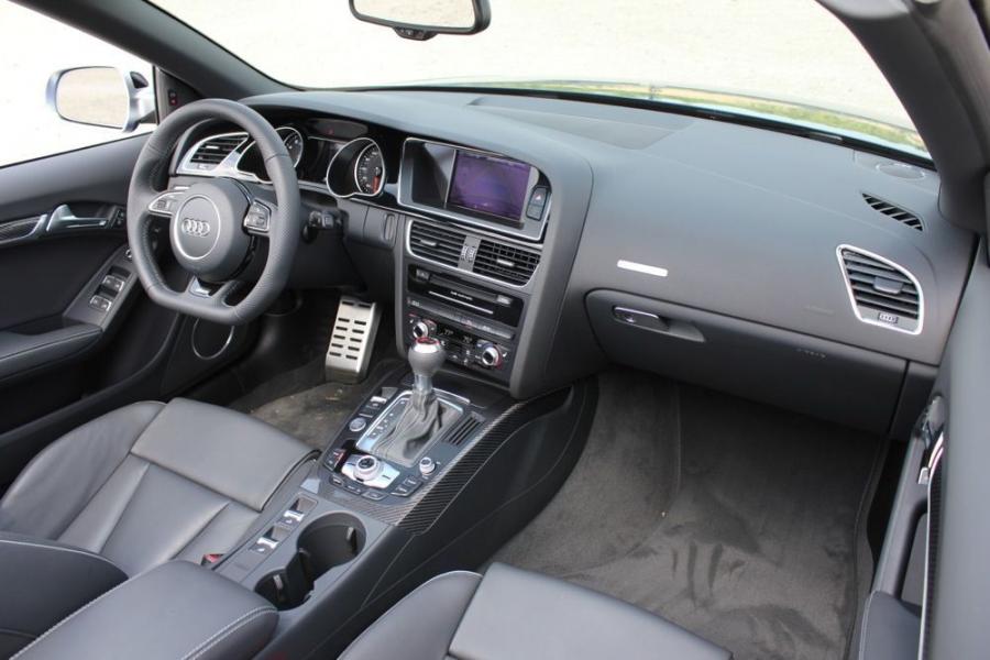 Торпедо Audi RS5 Cabriolet 2013 года  (NA) (фото 29 из 39)